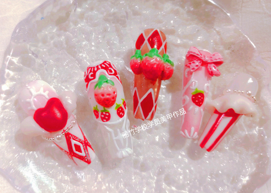 草莓洛可可美甲，廣西美甲培訓課堂作品