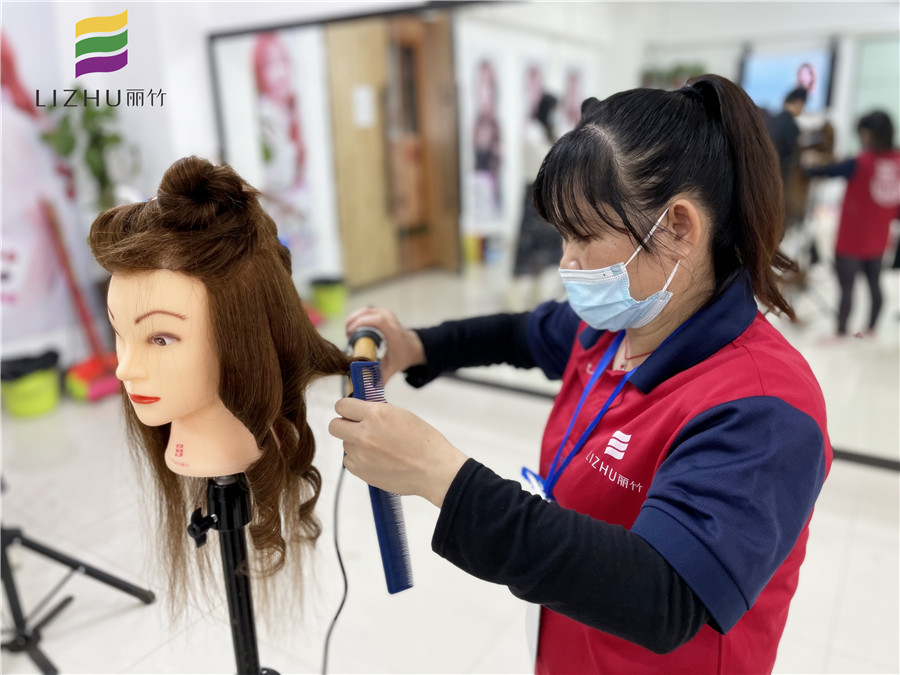 美發(fā)電棒注意事項(xiàng)，廣西正規(guī)美發(fā)學(xué)校分享