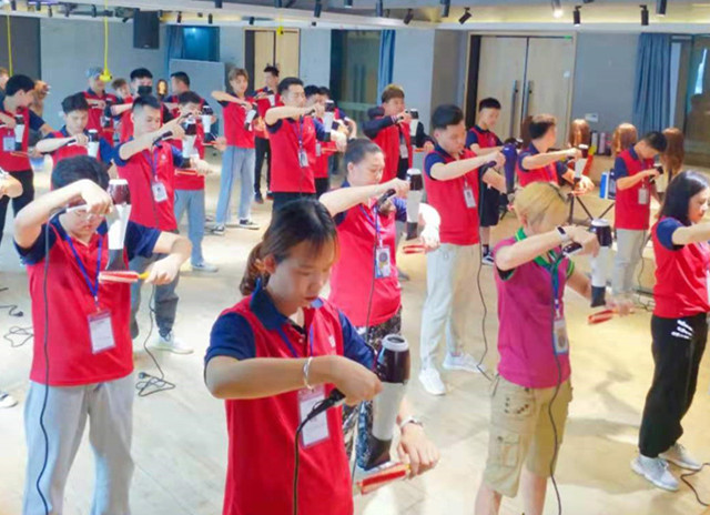 美發(fā)養(yǎng)發(fā)護(hù)理：如何使用吹風(fēng)筒吹頭發(fā)？