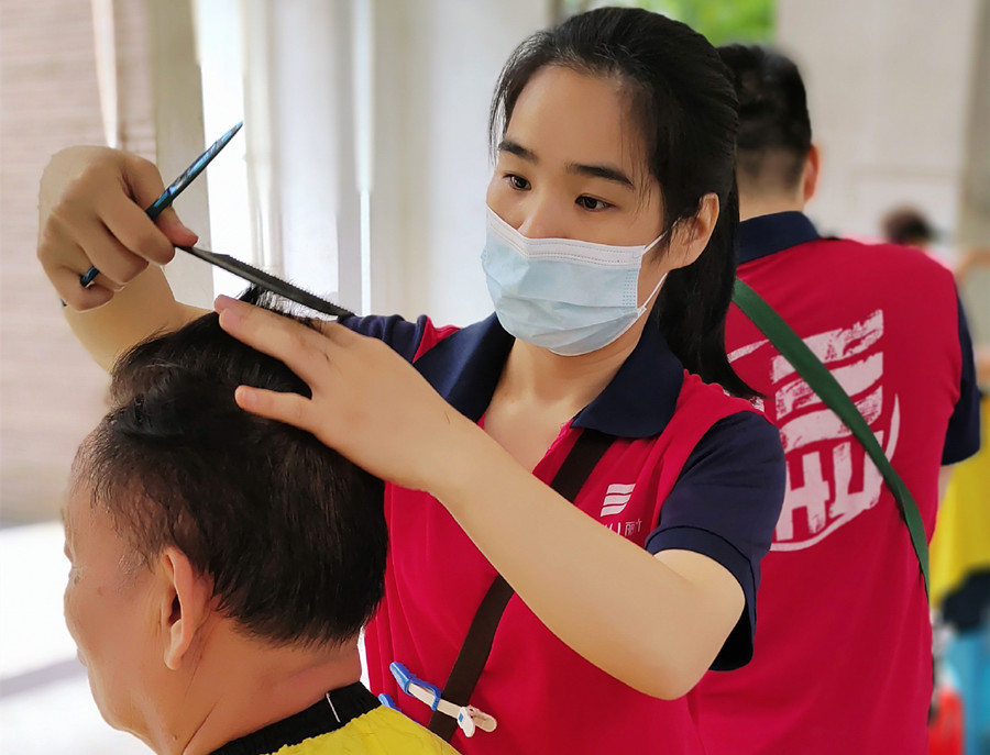 南寧美發(fā)學(xué)校真人實(shí)踐，麗竹美發(fā)學(xué)校沖沖沖