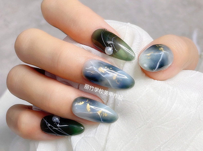 水墨暈染美甲，廣西美甲培訓(xùn)機構(gòu)學(xué)員作品