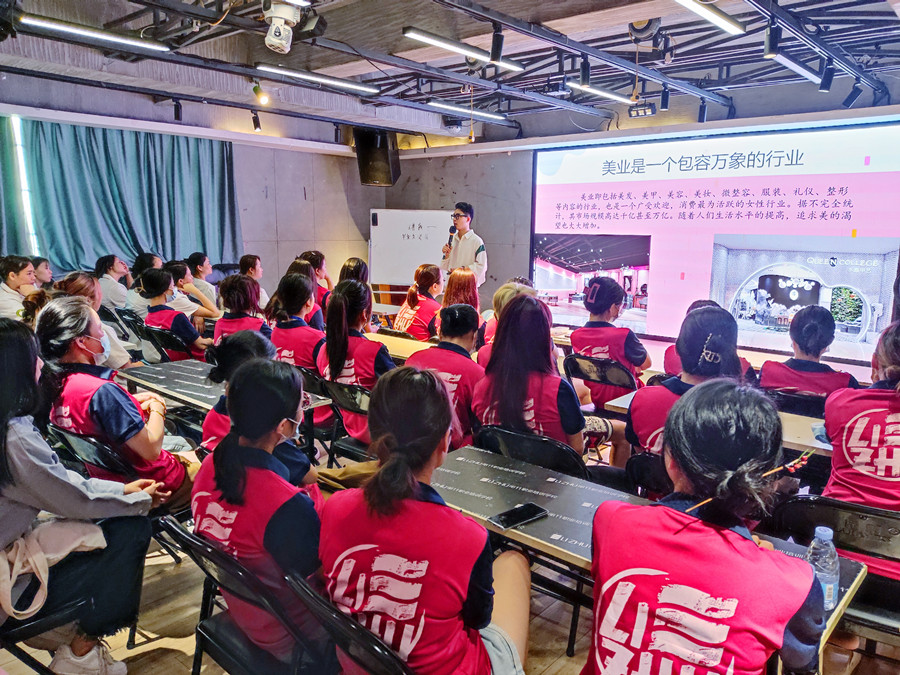 南寧紋繡正規(guī)培訓學校7月3日正式開班