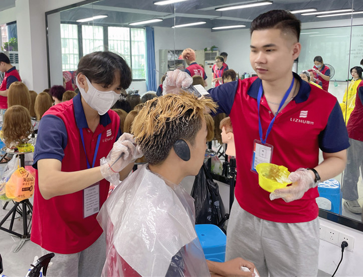 南寧燙染剪技術(shù)進(jìn)修班：夏日染發(fā)注意事項