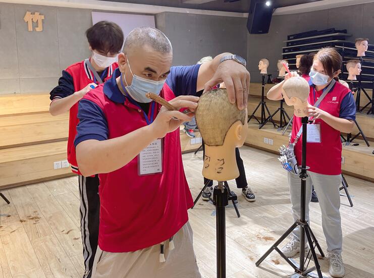 剃光頭的注意事項，南寧理發(fā)學校美發(fā)培訓