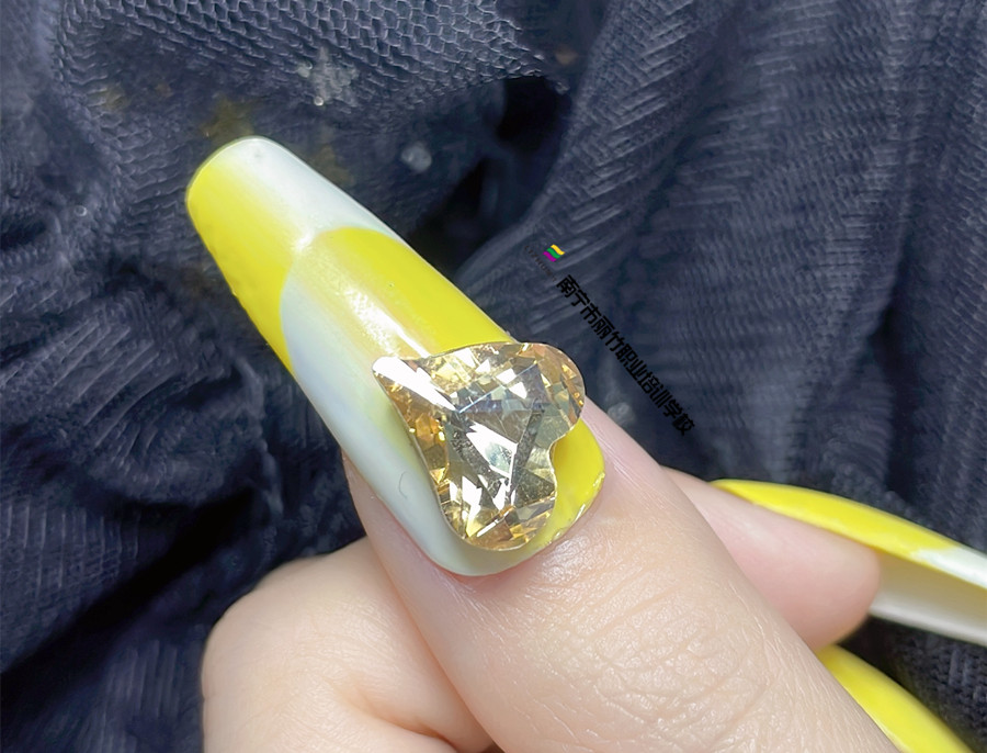 飾品美甲，廣西美甲造型培訓(xùn)學(xué)員作品