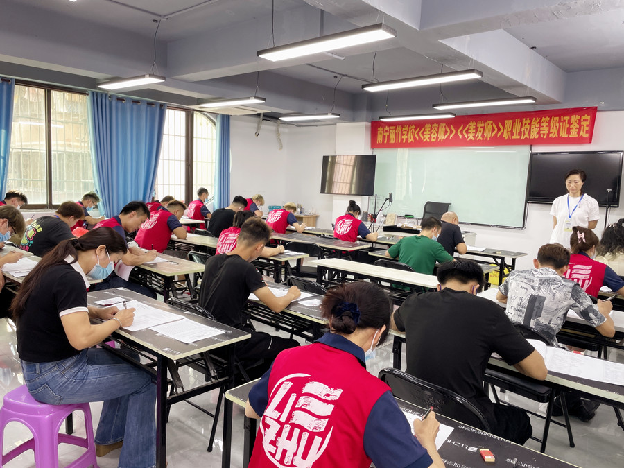 美發(fā)師證考試，麗竹學(xué)校一路高歌