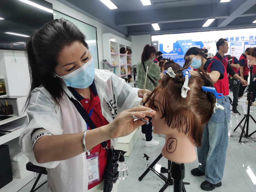 剪劉海的好與壞，南寧美發(fā)培訓課程分享