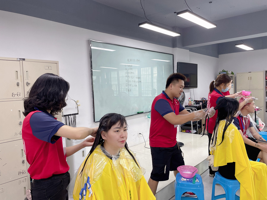 夏日染頭發(fā)后如何護(hù)理？廣西染發(fā)護(hù)發(fā)培訓(xùn)班分享技巧