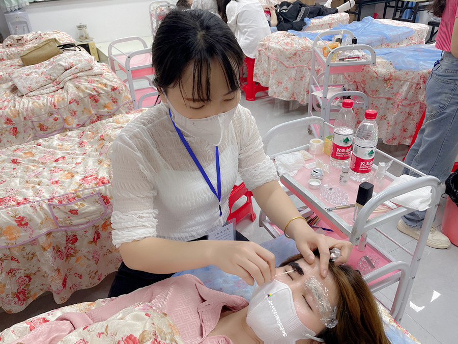 南寧學(xué)紋眉：紋眉結(jié)痂速度慢怎么辦？