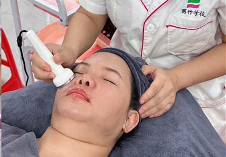 ?南寧皮膚管理培訓學員實操練習實況