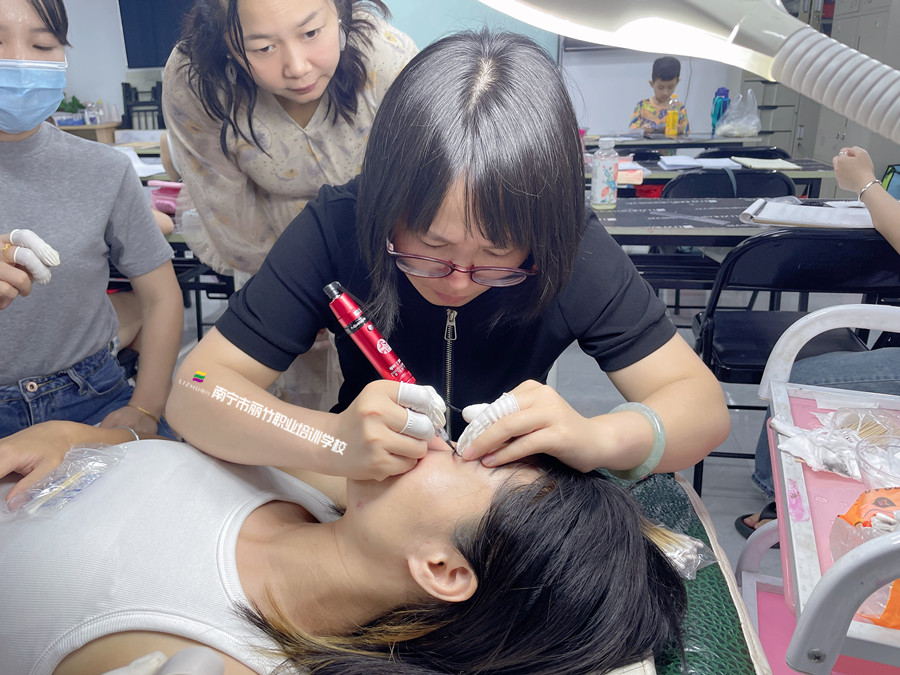 南寧哪里可以學(xué)紋繡？7月22日歡迎來麗竹學(xué)校