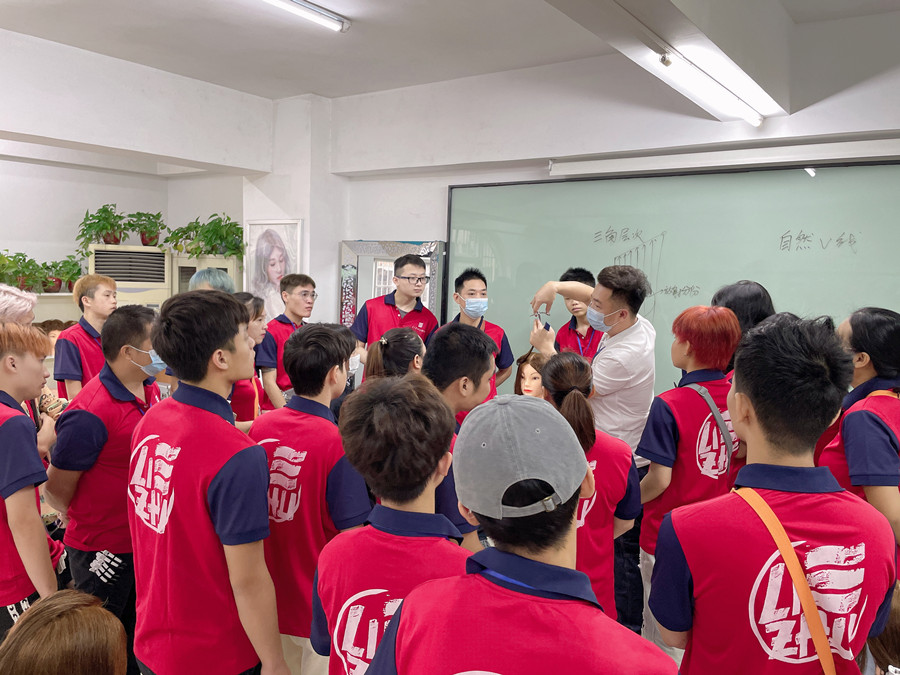 南寧剪發(fā)：打?。考舳?？傻傻分不清