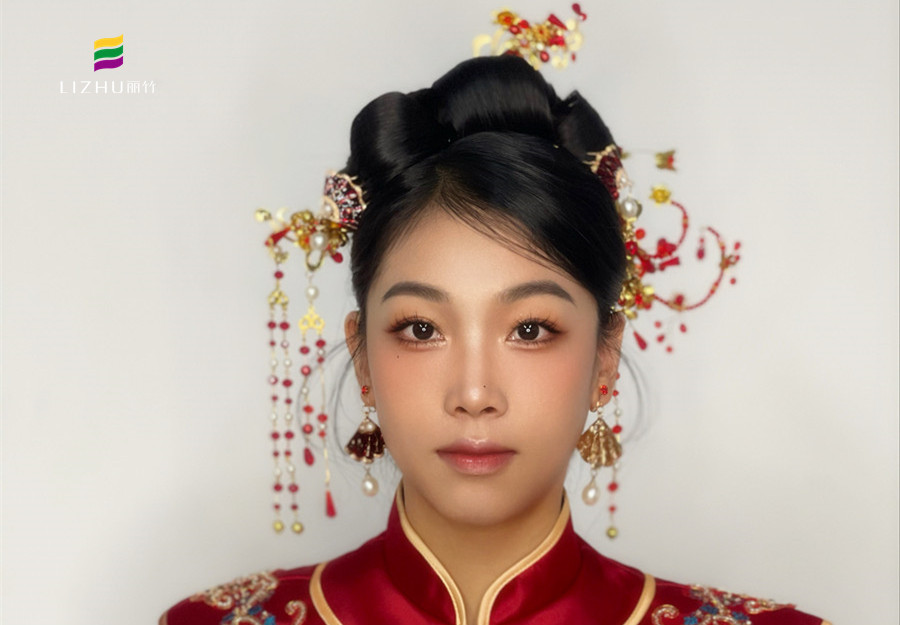 秀禾新娘造型，廣西新娘化妝造型學(xué)校演繹中國風(fēng)