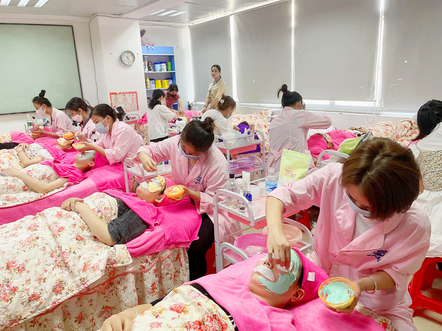 涂抹式面膜和貼片面膜區(qū)別，廣西美容培訓(xùn)面部