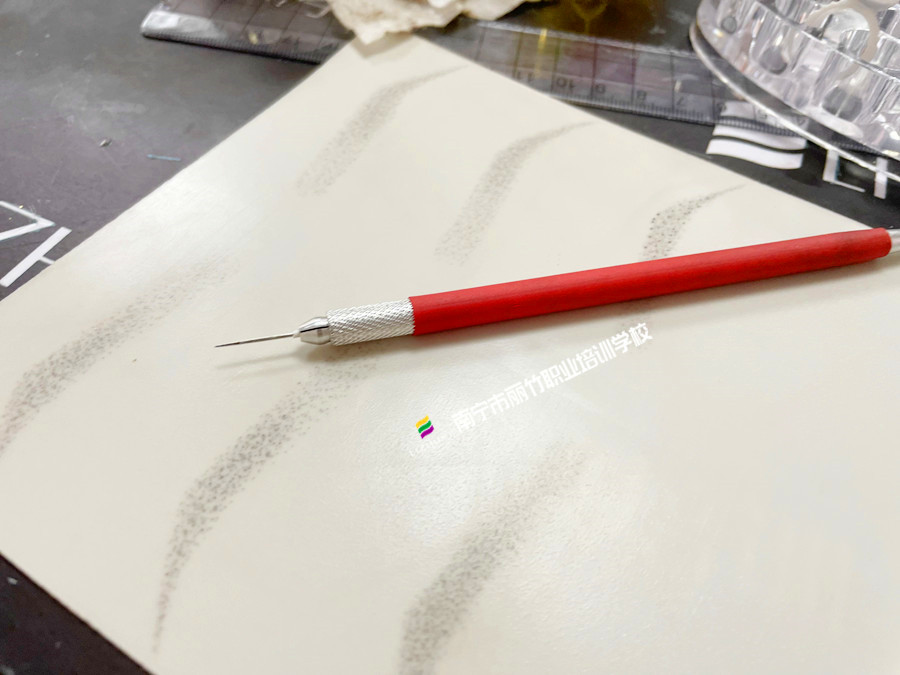 紋眉眉形設(shè)計(jì)技巧，南寧紋眉專業(yè)培訓(xùn)