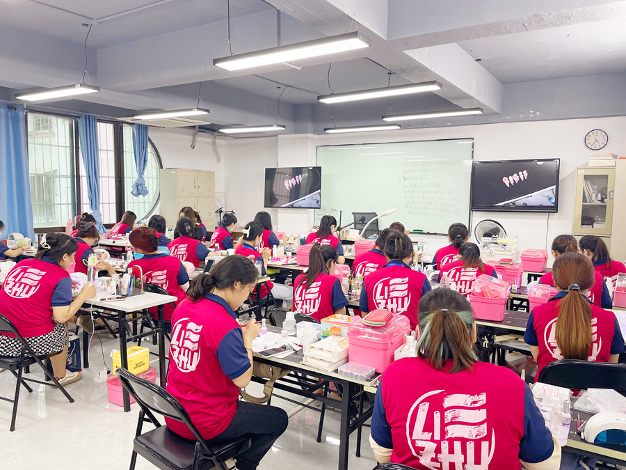 為什么要學(xué)美甲？在南寧學(xué)美甲有前途嗎？