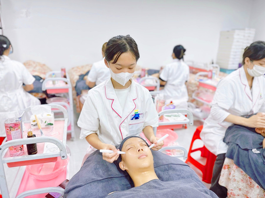 秋季面部撥筋的好處，廣西美容護膚培訓