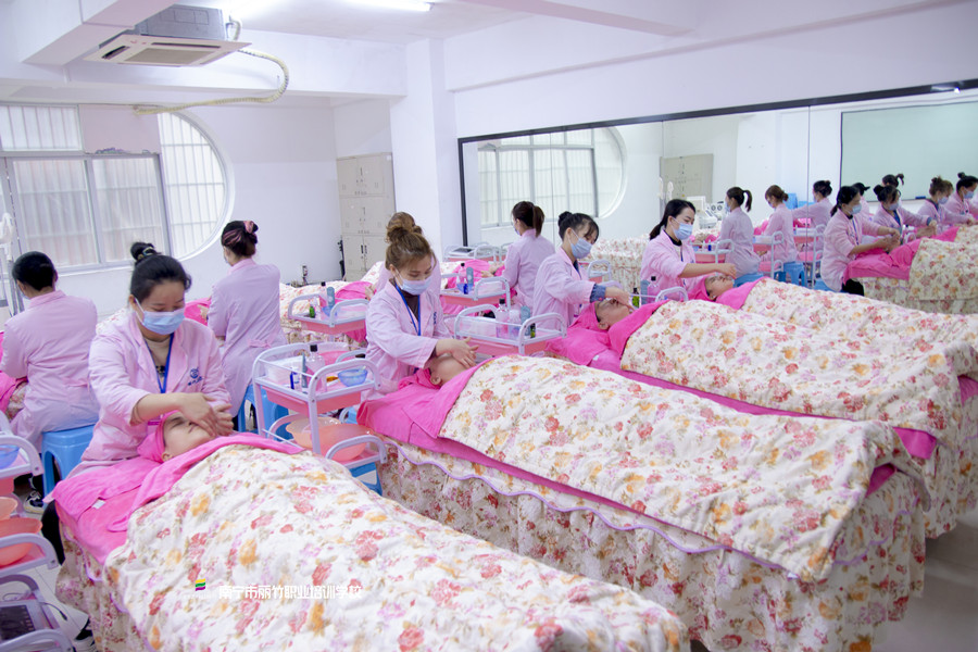 秋冬季節(jié)抗老的重要性，廣西美容護(hù)膚抗老培訓(xùn)