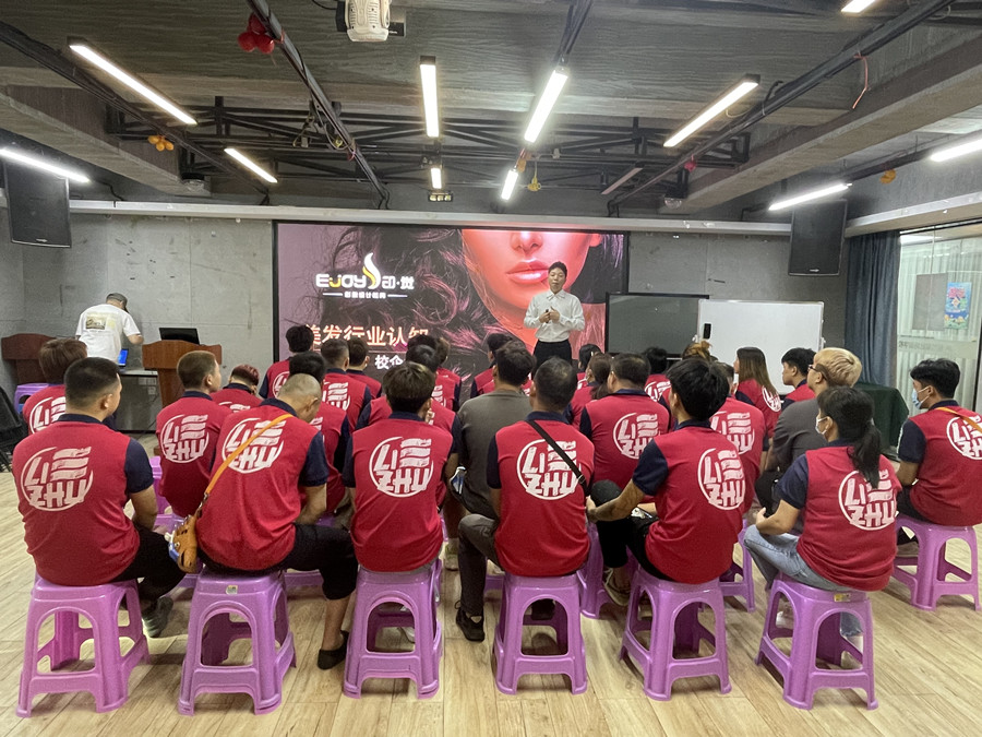 廣西學(xué)美發(fā)哪里推薦工作？廣西美發(fā)行業(yè)前景