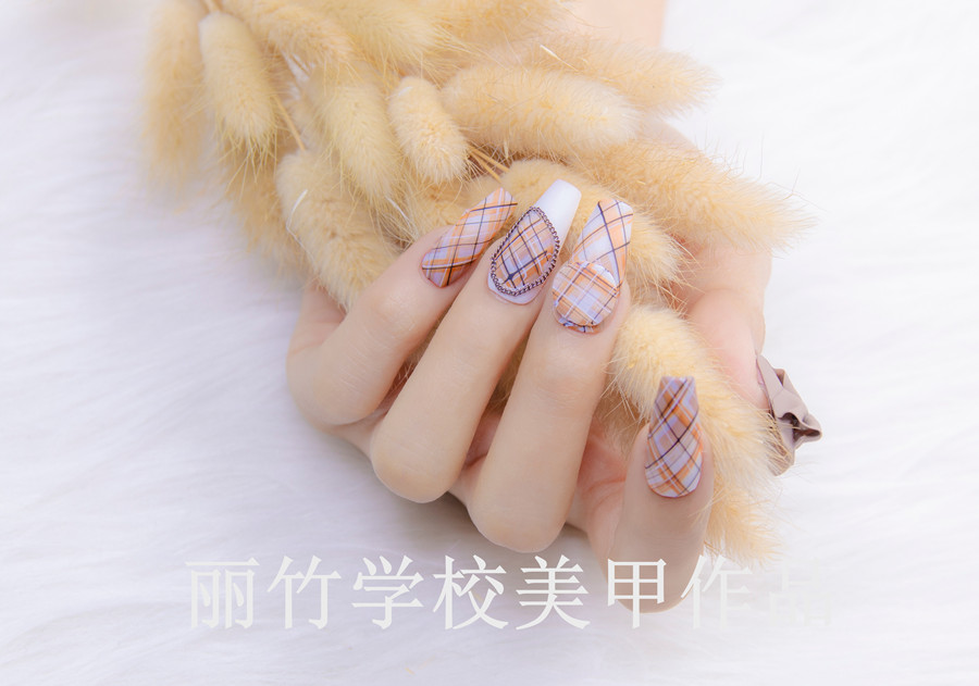 適合新手的美甲款式，廣西美甲款式進修培訓(xùn)分享