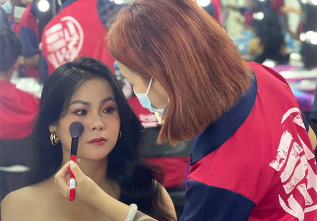 披發(fā)造型新娘，零基礎(chǔ)化妝造型