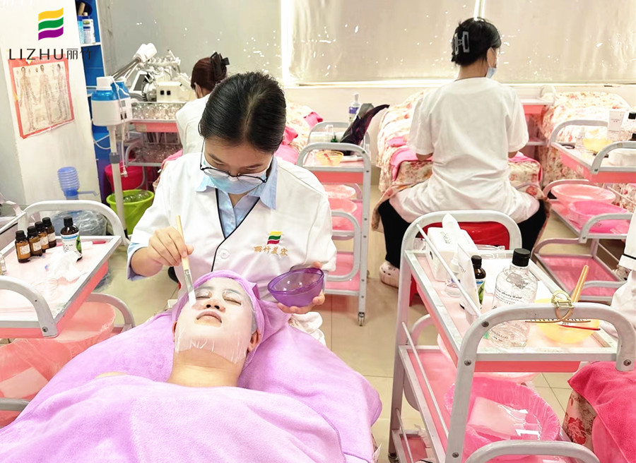 紋眉恢復(fù)期敷面膜的危害，南寧紋眉專(zhuān)業(yè)培訓(xùn)