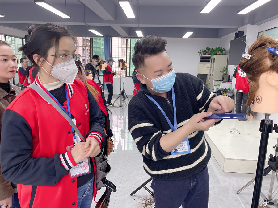 常見的長發(fā)發(fā)尾修剪方式，廣西女士剪發(fā)教學(xué)