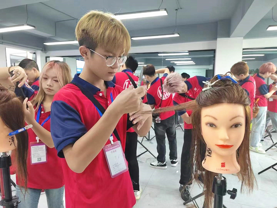 發(fā)片打薄的方法，廣西剪發(fā)基礎(chǔ)教學(xué)詳解