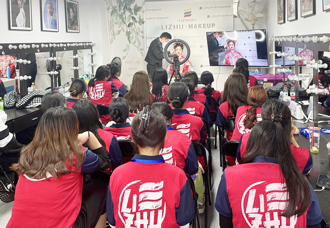 中式秀禾妝容特點，廣西新娘造型專業(yè)學校講解