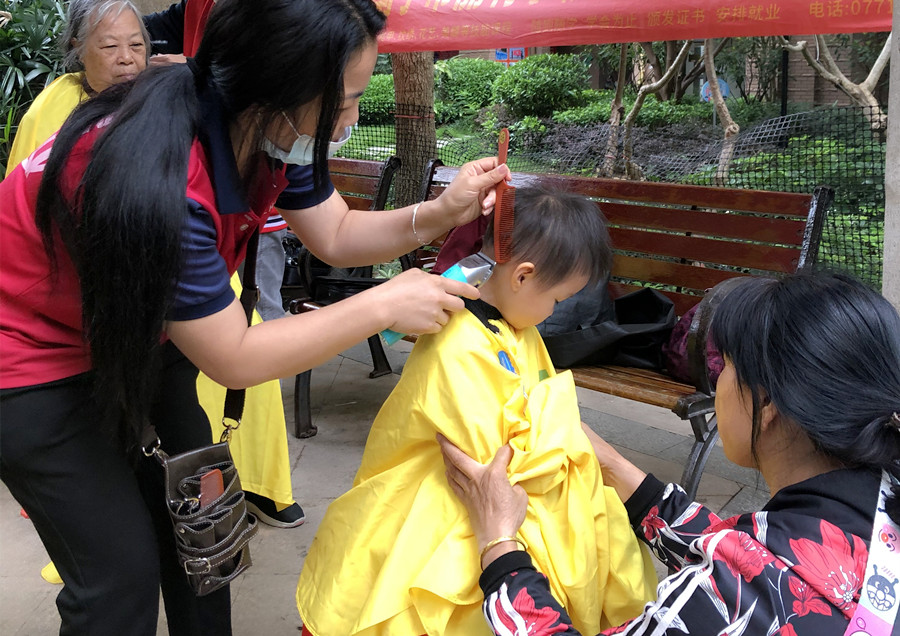 怎么給兒童理發(fā)？廣西美發(fā)師職業(yè)教學(xué)