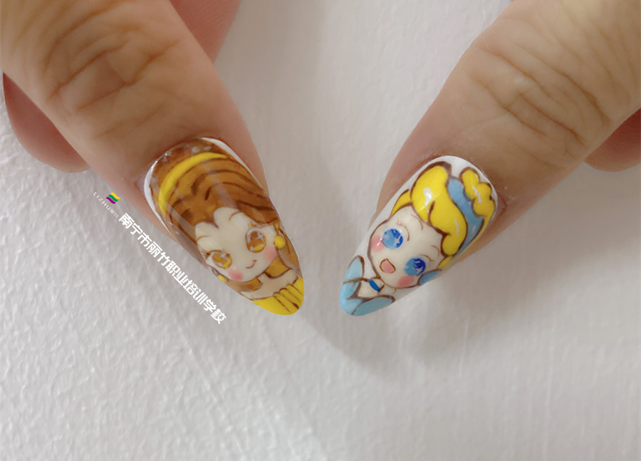 手繪卡通美甲，南寧美甲職業(yè)教育作品