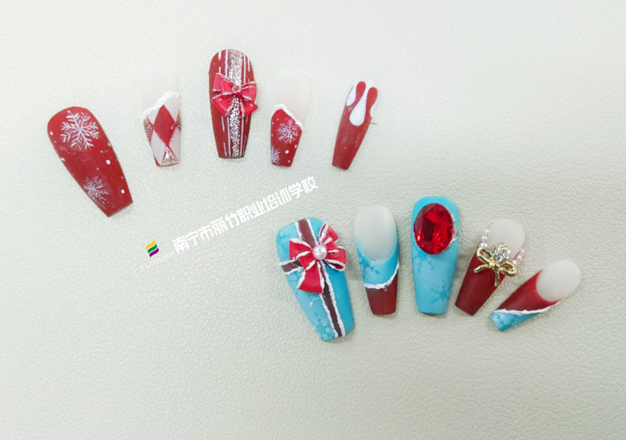 圣誕主題美甲，廣西美甲教育學(xué)員作品