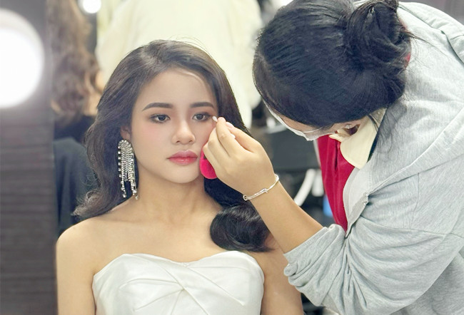 泰式新娘造型，南寧新娘跟妝培訓作品
