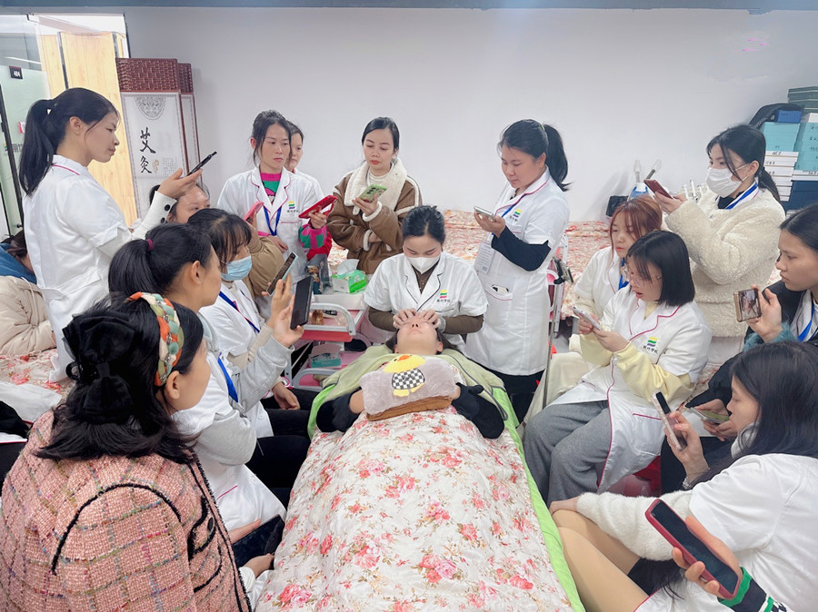 南寧頭療技師：為什么要經(jīng)絡梳梳頭？