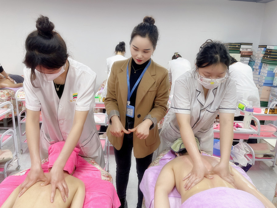 廣西美容技師學校階段升班考核