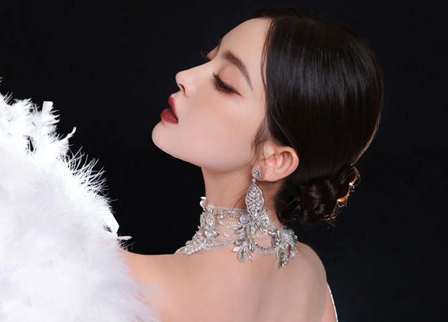  古力娜扎白天鵝仿妝，南寧化妝造型師分享