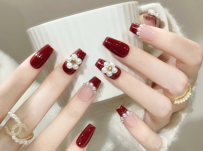 紅色新年美甲，美甲圖片2024新款式