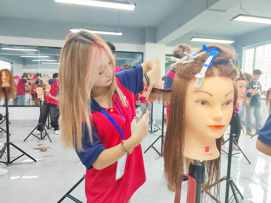 剪齊平和修剪高層次技巧，南寧理發(fā)剪發(fā)培訓(xùn)