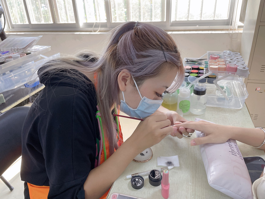 南寧美甲進(jìn)修，零基礎(chǔ)美甲學(xué)習(xí)作品