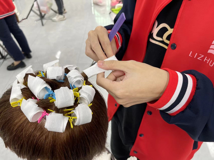 發(fā)根定位燙怎么操作？廣西燙染培訓(xùn)