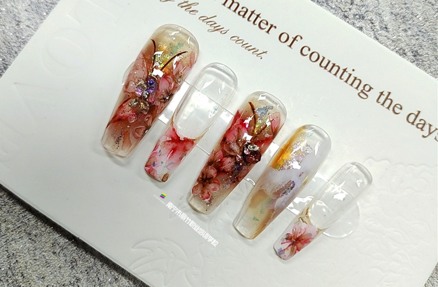 水彩花卉美甲,，廣西美甲學(xué)員培訓(xùn)班作品