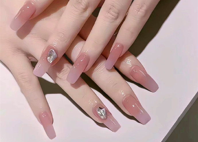 溫柔顯氣質(zhì)美甲，廣西美甲師造型培訓推薦