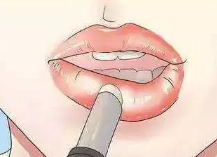 涂唇膏的注意事項(xiàng)，南寧美容護(hù)膚管理培訓(xùn)