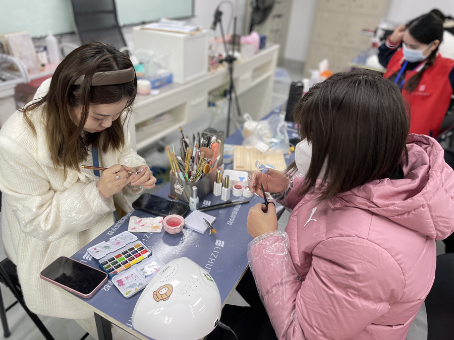 拋光條會(huì)傷害指甲嗎？南寧美甲專業(yè)培訓(xùn)班