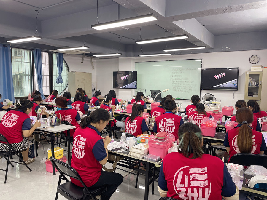 美甲做完為什么不亮？廣西美甲創(chuàng)業(yè)培訓(xùn)