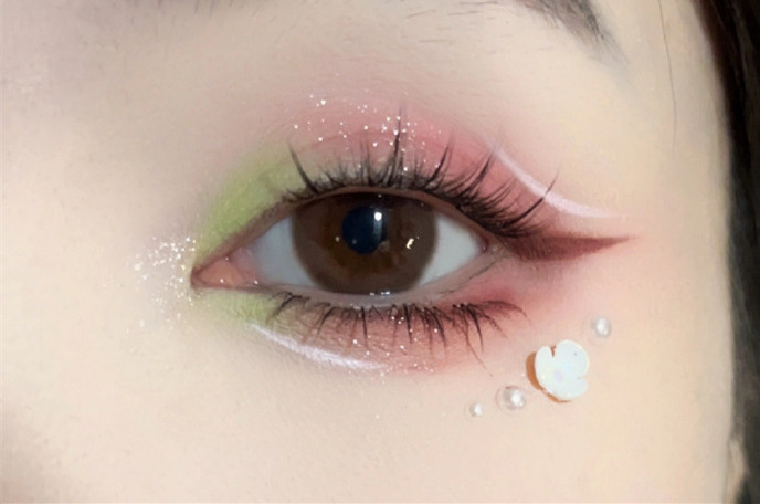 南寧化妝培訓：眼妝郁金香眼妝