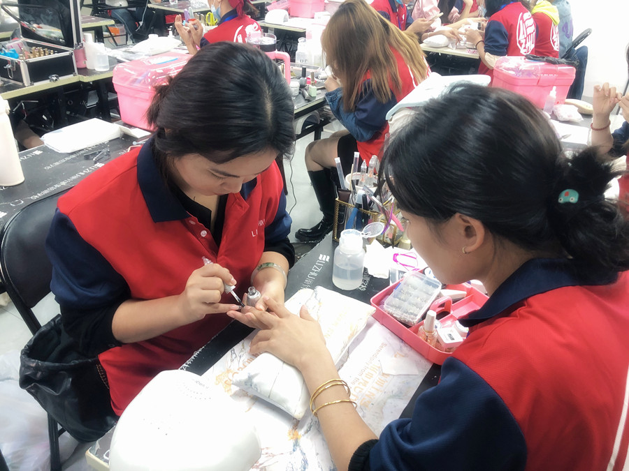 美甲延長甲的正確卸法，廣西美甲店常用方法