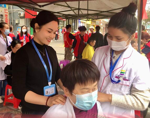 南寧美容公益活動(dòng)，現(xiàn)場(chǎng)人氣火爆