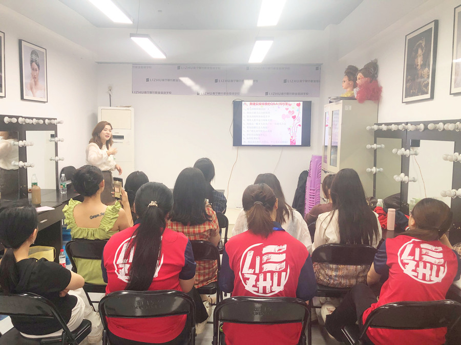 ?南寧美睫培訓(xùn)開(kāi)班，3月27日如約而至