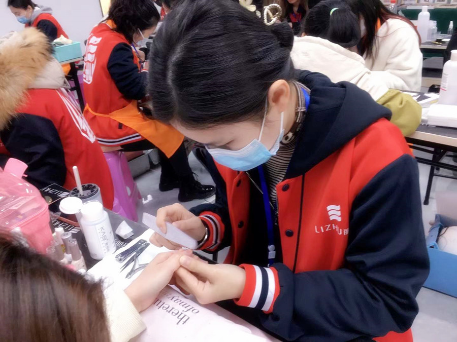 打磨甲面的作用？南寧美甲培訓(xùn)班技能分享